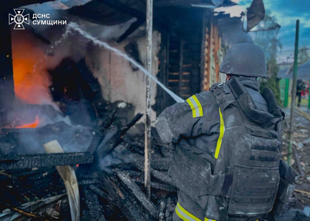 kardinal691's tweet photo. and seven trucks were burned.

▪️#Dnipropetrovsk region: two people were injured in the #Nikopol district. Residential buildings, a kindergarten, and a medical office were damaged.

▪️#Sumy region: two communities were hit by the attacks.
Two men were injured, a private house https://t.co/sCmH2mtlpW