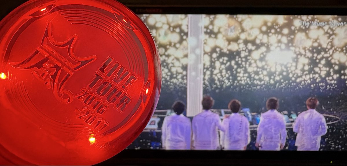 Manics125's tweet photo. わーん楽しい！
本編はこれからだけど娘達と一緒に「この時行ったね！」とか言いながら盛り上がってます！
嵐ありがとう！
#おうちで嵐 https://t.co/3qvx464pCS