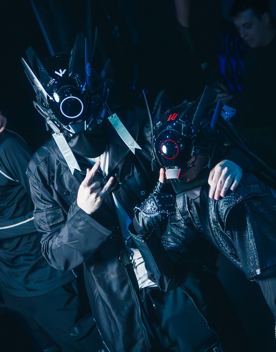 TNR_in_Red's tweet photo. Two bots in the club✨✨ https://t.co/aPZ0Kfzuqv
