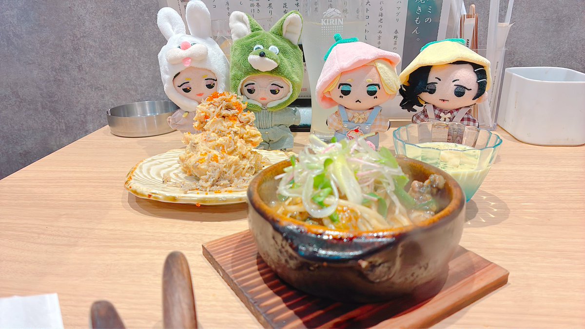 komtapi's tweet photo. ポテサラに夢中のたま家らんりん、ご飯を前に元気を取り戻したいぬぴ、疲れから虚空を見つめるココちゃん https://t.co/EFa3SoL9rO