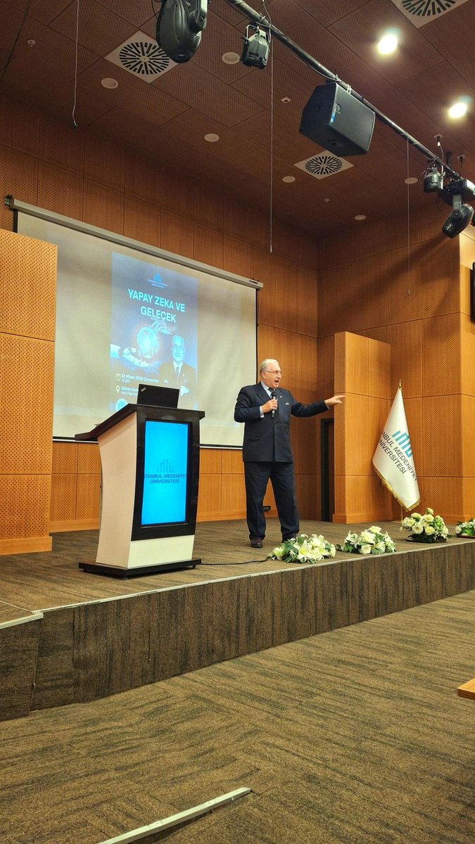 alpkuzucuoglu's tweet photo. "Yapay zeka ve gelecek" başlıklı sunumuyla Prof.Dr. İsmail Hakkı Aydın hocamızı Aşık Paşa Konferans Salonunda dinleme imkanı bulduk https://t.co/JRKcMQSHJn