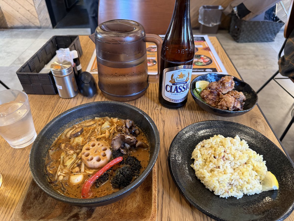 SJGA_DIT's tweet photo. バランスよく注文してみた😋
やっぱスープカレー美味いわー😋 https://t.co/1Fg7cPg4b2