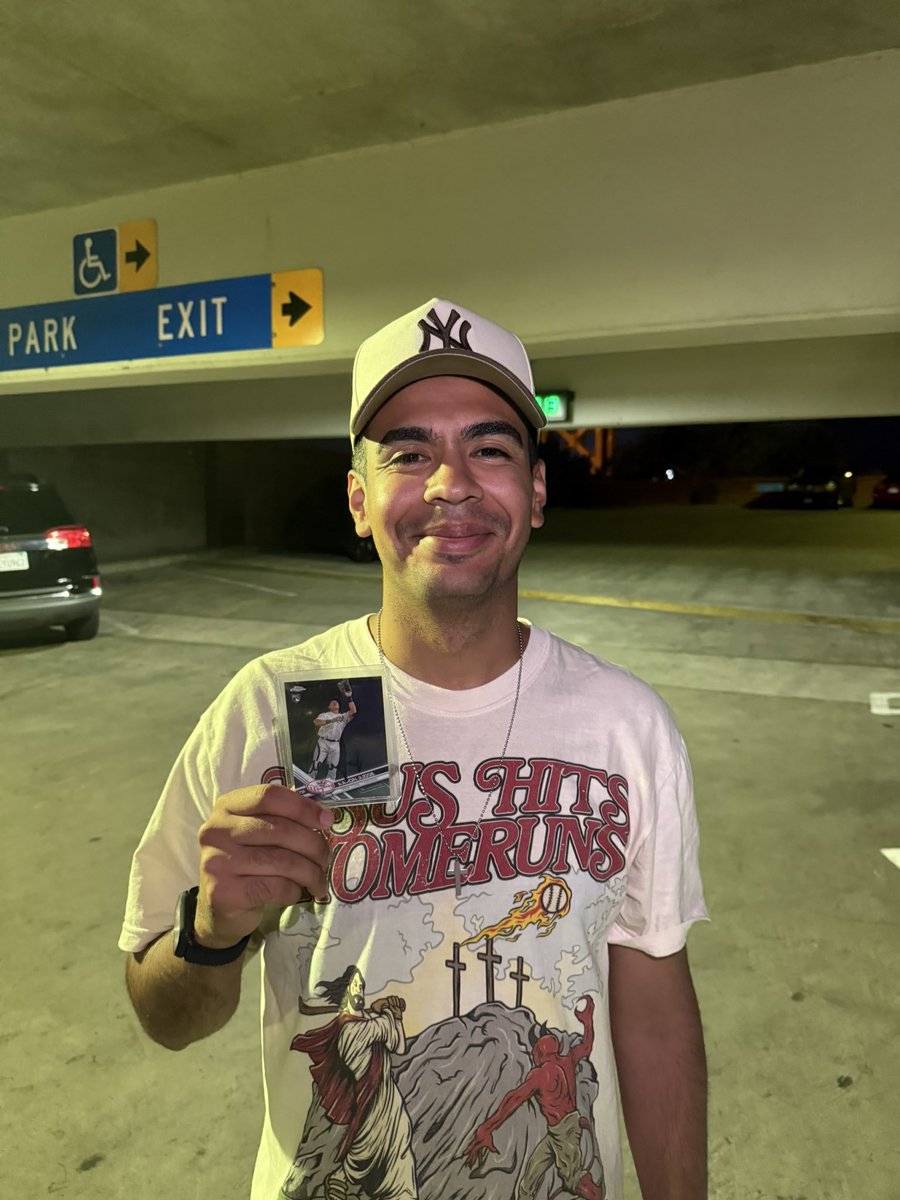 tdragons345's tweet photo. Can’t believe my son was able to get Aaron Judge signature on his rookie card!!! So badass https://t.co/HJF2Hyt1qY