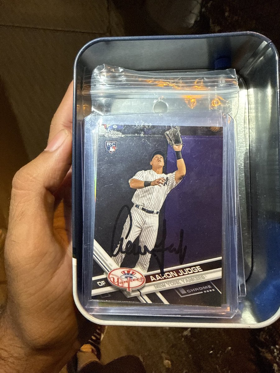 tdragons345's tweet photo. Can’t believe my son was able to get Aaron Judge signature on his rookie card!!! So badass https://t.co/HJF2Hyt1qY