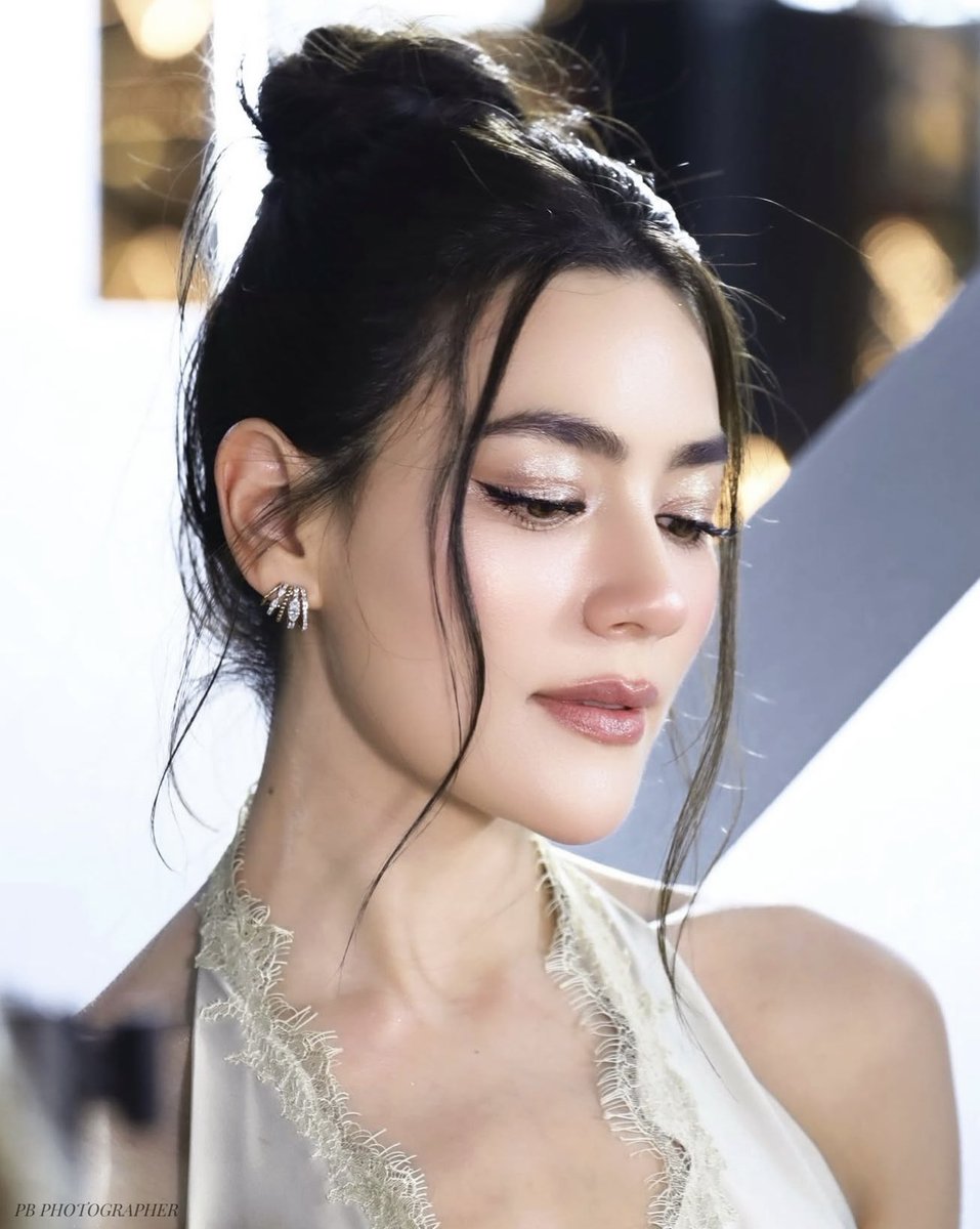 perllepoy's tweet photo. ไม่มีเอ๊ะสักมุม หน้าแบบนี้ควรเสียภาษีความสวยนะ 😭 https://t.co/OgaYKZ4ZU0