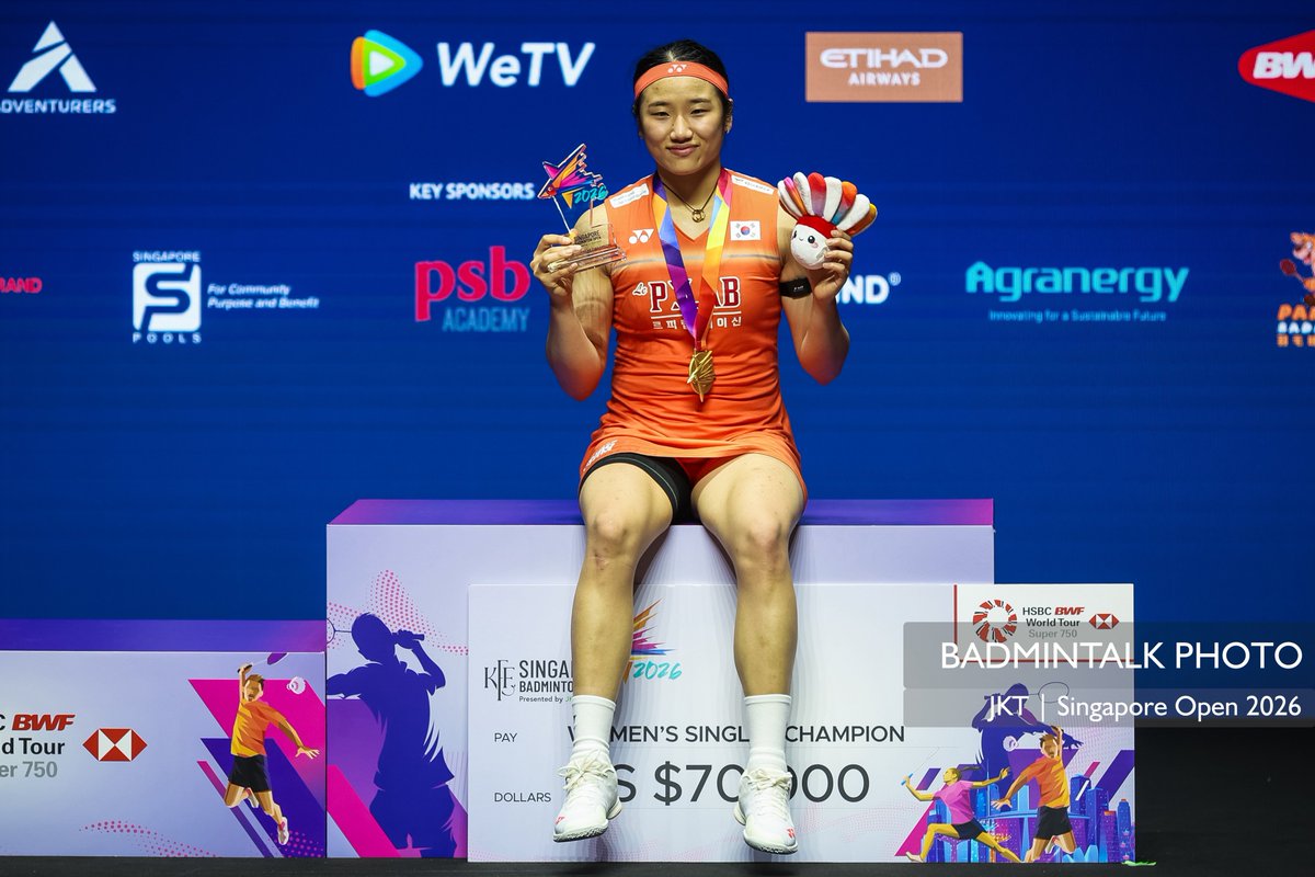 BadmintonTalk's tweet photo. Podium - Women’s Singles - #SingaporeOpen2026

🥇An Se Young (KOR)
🥈Akane Yamaguchi (JPN)

Congratulations to both players!

#BadmintalkPhoto #KFFSBO2026 https://t.co/otB5a9OSuE