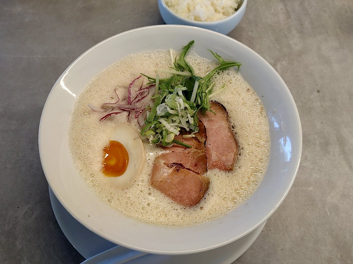 ara_ton's tweet photo. 清田の山奥で濃厚泡鶏白湯ラーメン食べてきました。
久しぶりにスープまで完飲してしまったくらい美味しかった。 https://t.co/QVz3FqqBEX