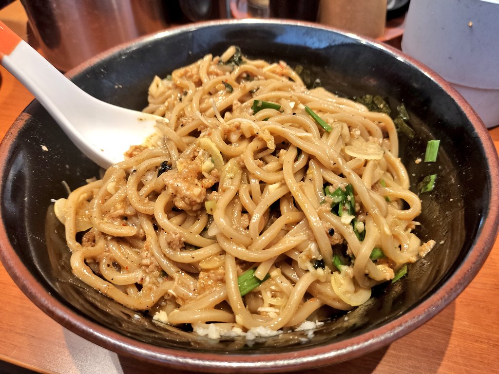 katsushos's tweet photo. 麺屋ぎぎ🍜💕岩沼市🍜✨
✨限定　ガチ台湾まぜそば✨
※大盛無料　追い飯付き
とても美味しかったです🤤
少し水分多めでタレが余るのでお腹に余裕があったら追い飯ドボン🍚オススメします😉
麺は、モチモチとワシワシ選択可✨写真は、モチモチで食べやすかったかな😘💕✨
＃麺屋ぎぎ　＃まぜそば https://t.co/Qm40gT2cMq