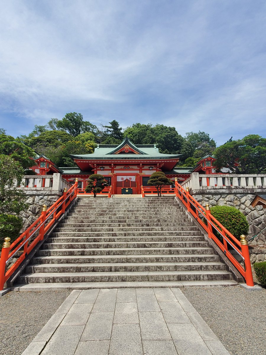 Yantomo_0511's tweet photo. 天気いいなぁ～☀️と言うことでブラリと外出⛩️春限定の御朱印を頂きました。七色の鳥居が印象的です。
#足利織姫神社 https://t.co/eZyNoyrjCg
