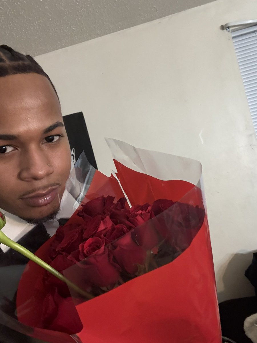 dha_anthony's tweet photo. Flowers anyone? https://t.co/N1Og1WjUiG