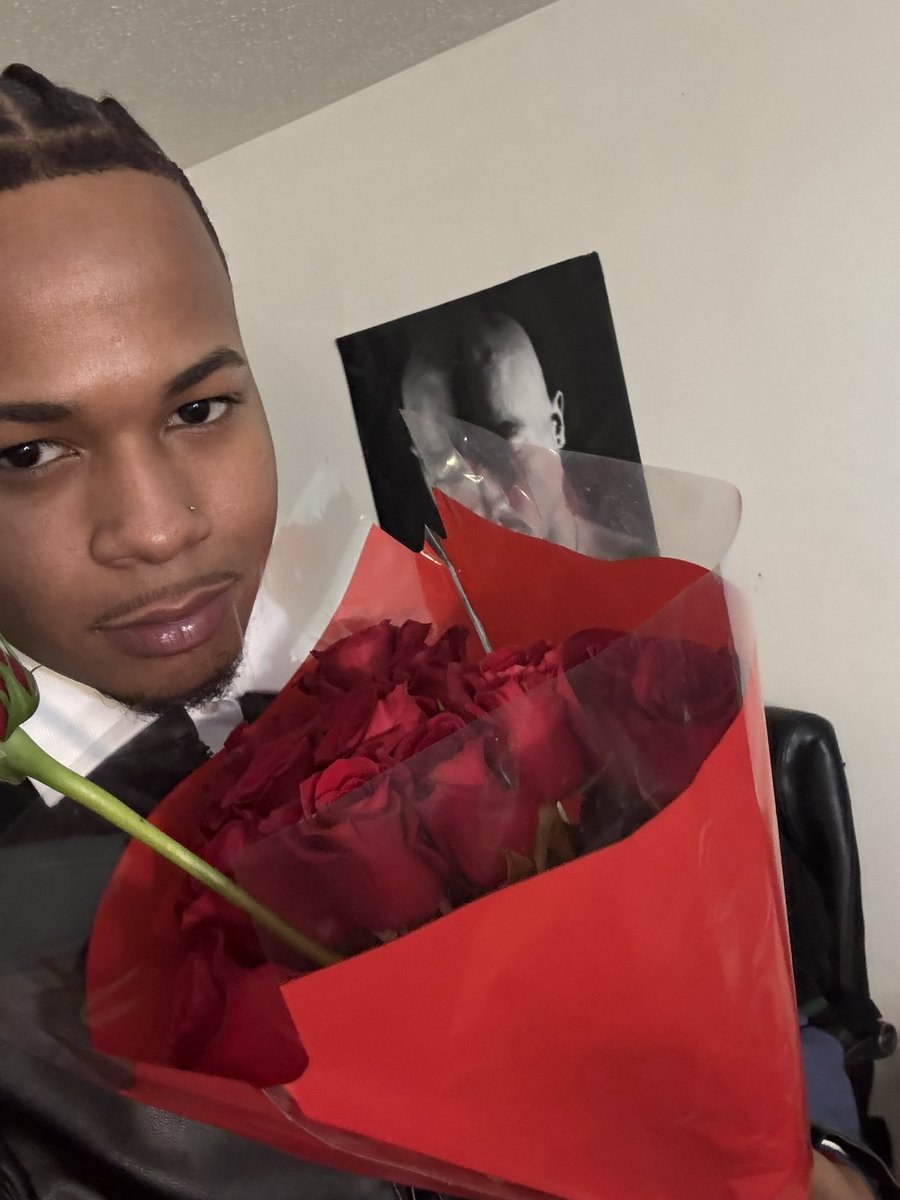 dha_anthony's tweet photo. Flowers anyone? https://t.co/N1Og1WjUiG