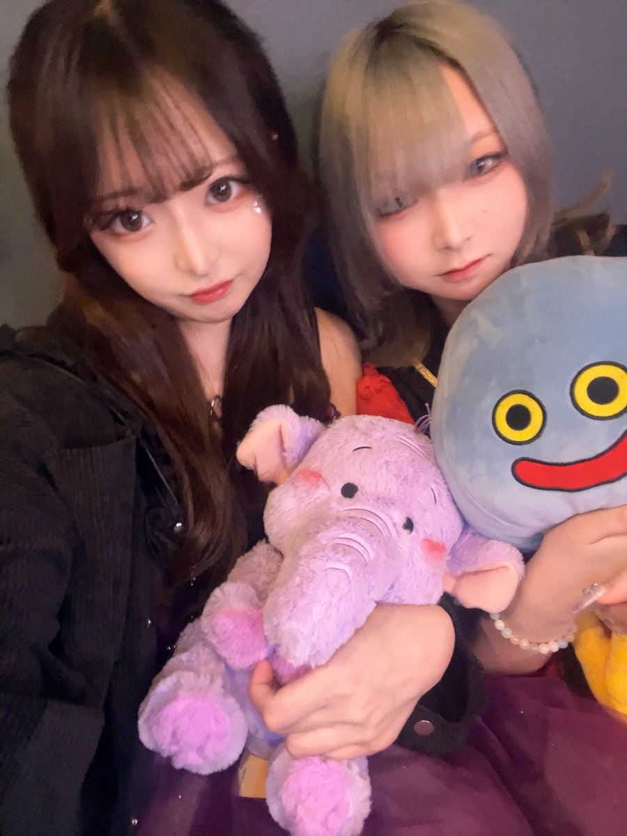 kureha_ARC's tweet photo. 最後の日！エルクラの女王様で終わりますっ💜仲良しつきちゃんとのツーショット📸
 #コンカフェ  #秋葉原  #コンカフェ最後の日 https://t.co/mbg3SQJLtd