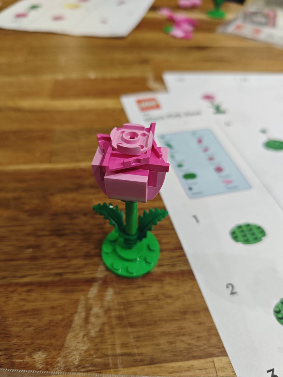 cerber_45's tweet photo. #Lego micro Pink Rose https://t.co/PFC99jQ3Z4