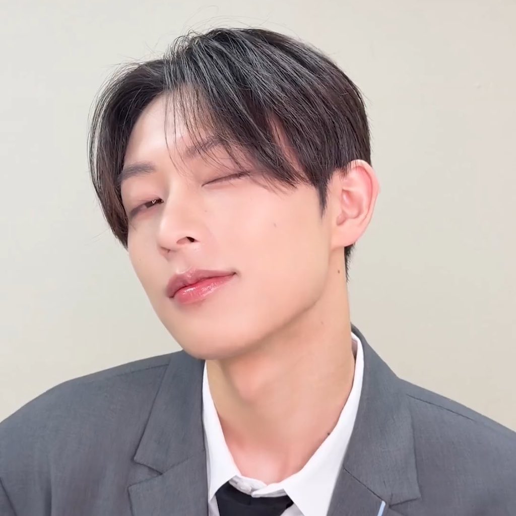 리 tweet media