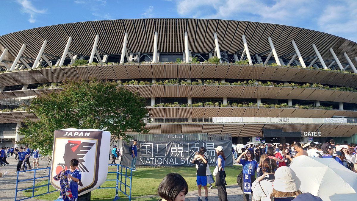 silver_dt's tweet photo. 超久し振りに日本代表観戦！ https://t.co/rkSNM455l1