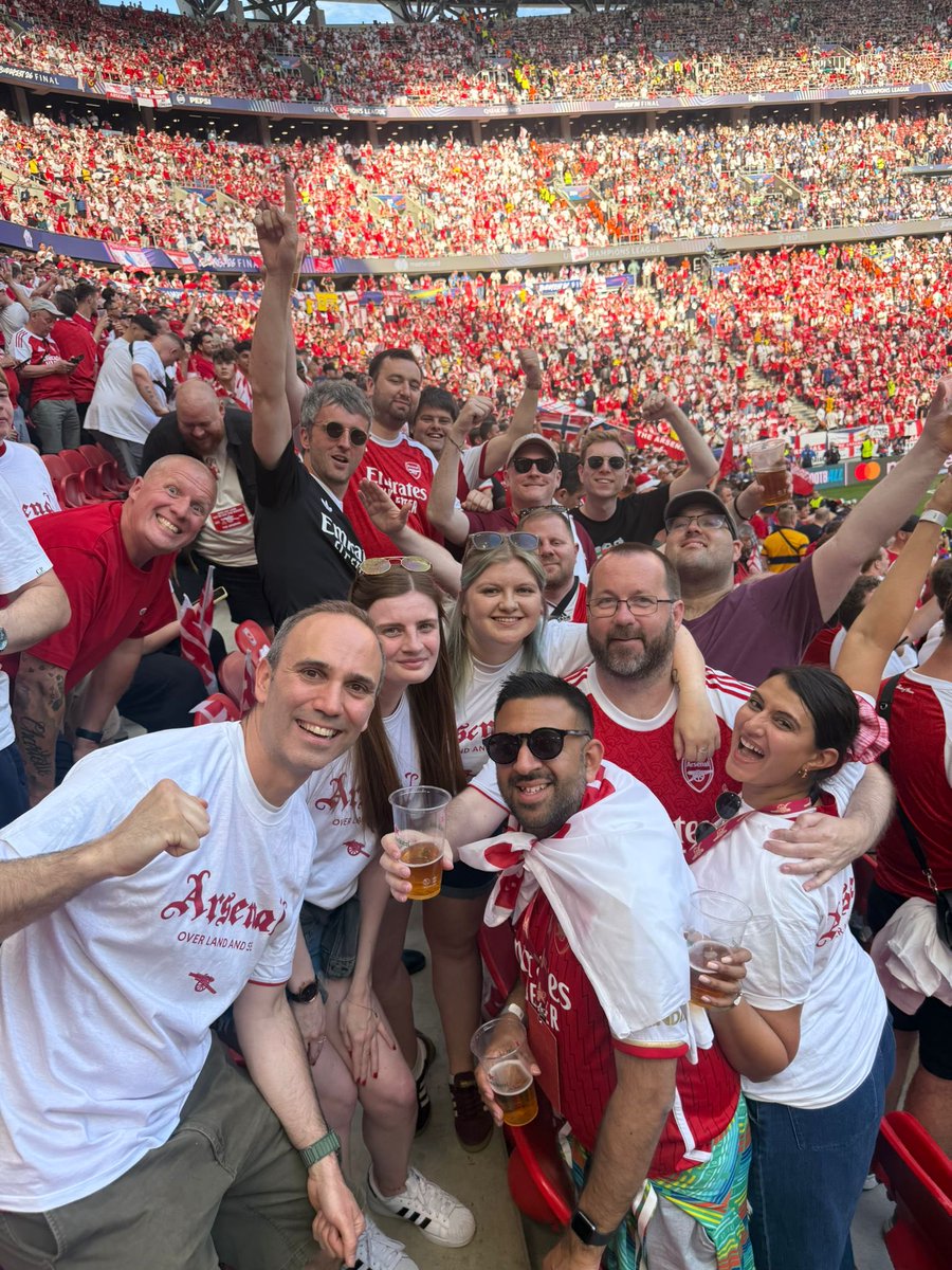 shan_afc's tweet photo. So grateful to have met some of my best friends in the world through this incredible club. Last night was tough to take being surrounded by your people makes it that bit easier ❤️ https://t.co/bJe9PS94HW