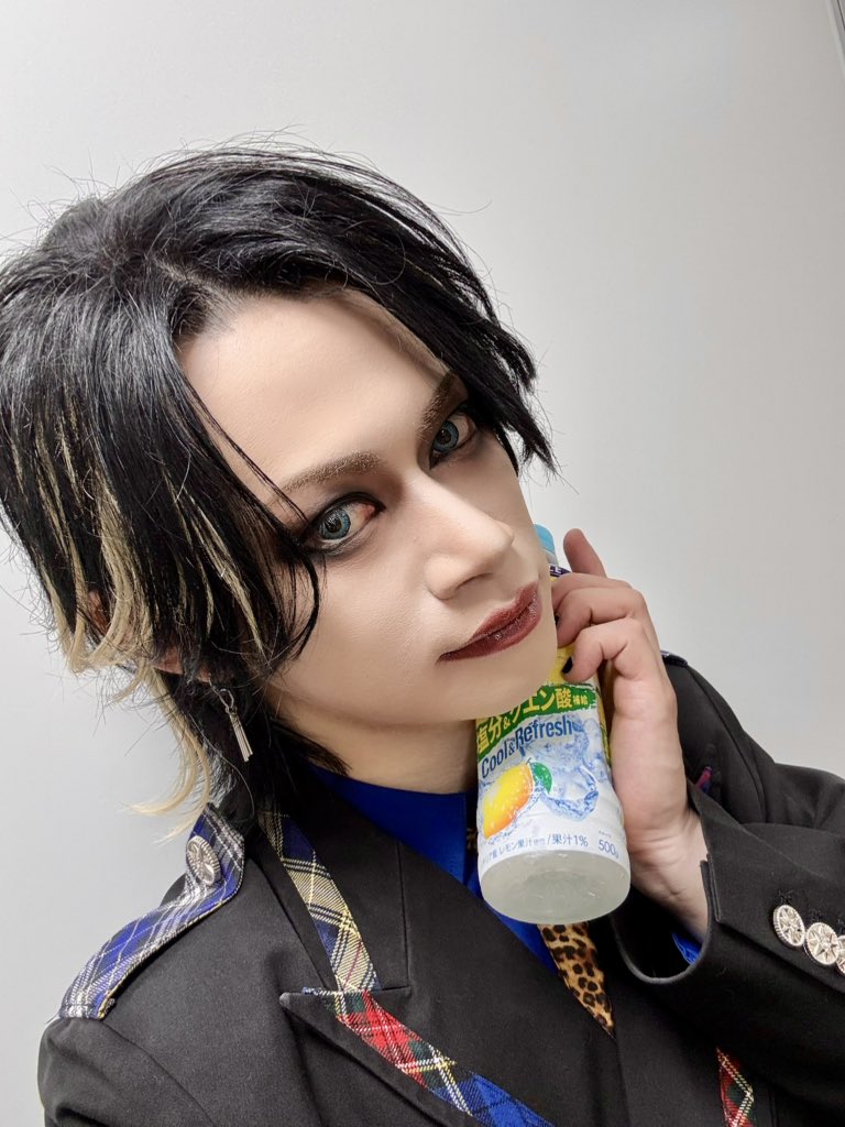 ryoito0715's tweet photo. キャナルシティ博多でリリーべでした！
お集まりいただき感謝をしし者です🥀
めちゃくちゃ暑い中楽しんでくれてありがとう！
今回のリリーべが終わってしまい寂しさもあるけど次の作品の時も楽しくなりそうやという楽しみな気持ちが強い！
そして福岡好きだ！また来るで！
#色々な十字架キャナルシティ https://t.co/2xb7PTGDAt