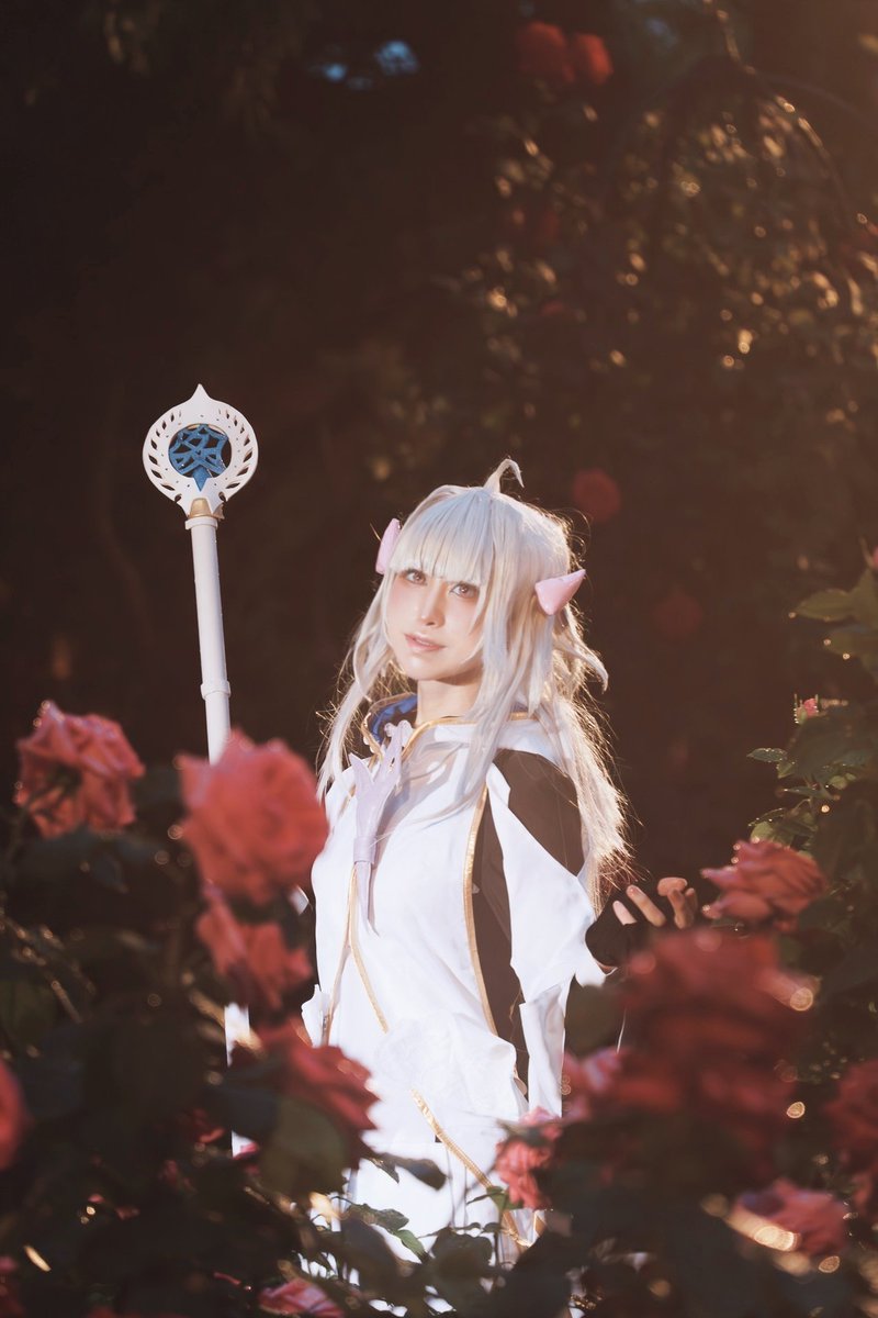 11Lightning's tweet photo. 【コスプレ/cosplay】
 Fate/Grand Order🌷
　レディアヴァロン（プロトマーリン）

　楽園のほうから来た、
　　＿＿＿＿ただの花の魔術師さ。

撮影📷️ゲンジイさん（@gargoil20061）
location🌹バラ
#fgo 
#cosplayㅤㅤㅤㅤㅤㅤㅤ
#fgocosplay https://t.co/9ERWxNdl5X