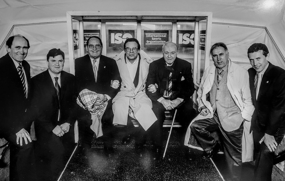 Rancoma_'s tweet photo. Este 31 de mayo cumple 83 años Don Raúl Cancio Palacio. Leyenda viva del fotoperiodismo de nuestro país, madridista y autor de tantas y tantas imágenes emblemáticas de la Historia del Real Madrid. Salud y muchísimas felicidades, amigo.
📸 Fotografías de Raúl Cancio. https://t.co/5Yb54Ispmo