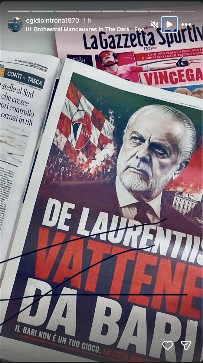 jomasque's tweet photo. Honneur aux historiques de la Curva Nord Bari (UCN) qui ont payé de leur poche une page de la Gazzetta del Mezzogiorno du jour pour exiger le départ de Bari des "de Laurentiis".
👊 ⚪️🔴 
#AurelioVattene #LiberaBari https://t.co/g8jRnIlnnv