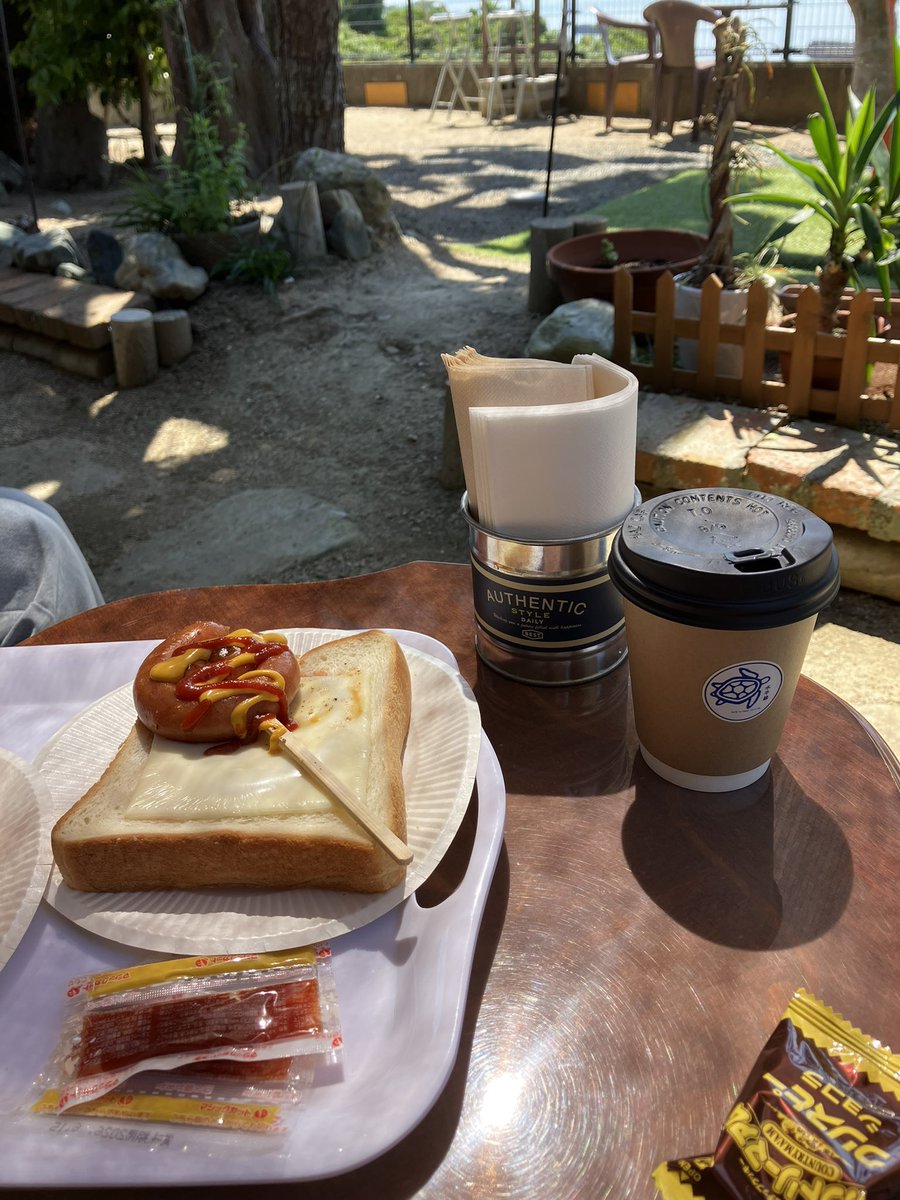 ktm70101's tweet photo. 今日はここでcoffeetime
#双海町 #水平線 #CT125 #ハンターカブ https://t.co/z1Az3ZDDda