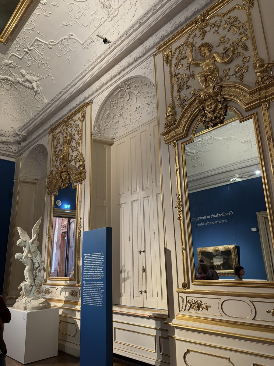 TravelogEarth's tweet photo. 🇦🇹 Wien
ウィーンのベルヴェデーレ宮殿 上宮

ウィーンと言えば金と装飾の世界ですが、ここには「少し差し引いた美」があると思います😍

もちろん豪華なんですが、白が多い事で「豪華におなかいっぱい」になりにくい。そのおかげで、一つ一つじっくり鑑賞できる余裕が、脳に生まれる感覚があります✨ https://t.co/y9z2dA7Gum