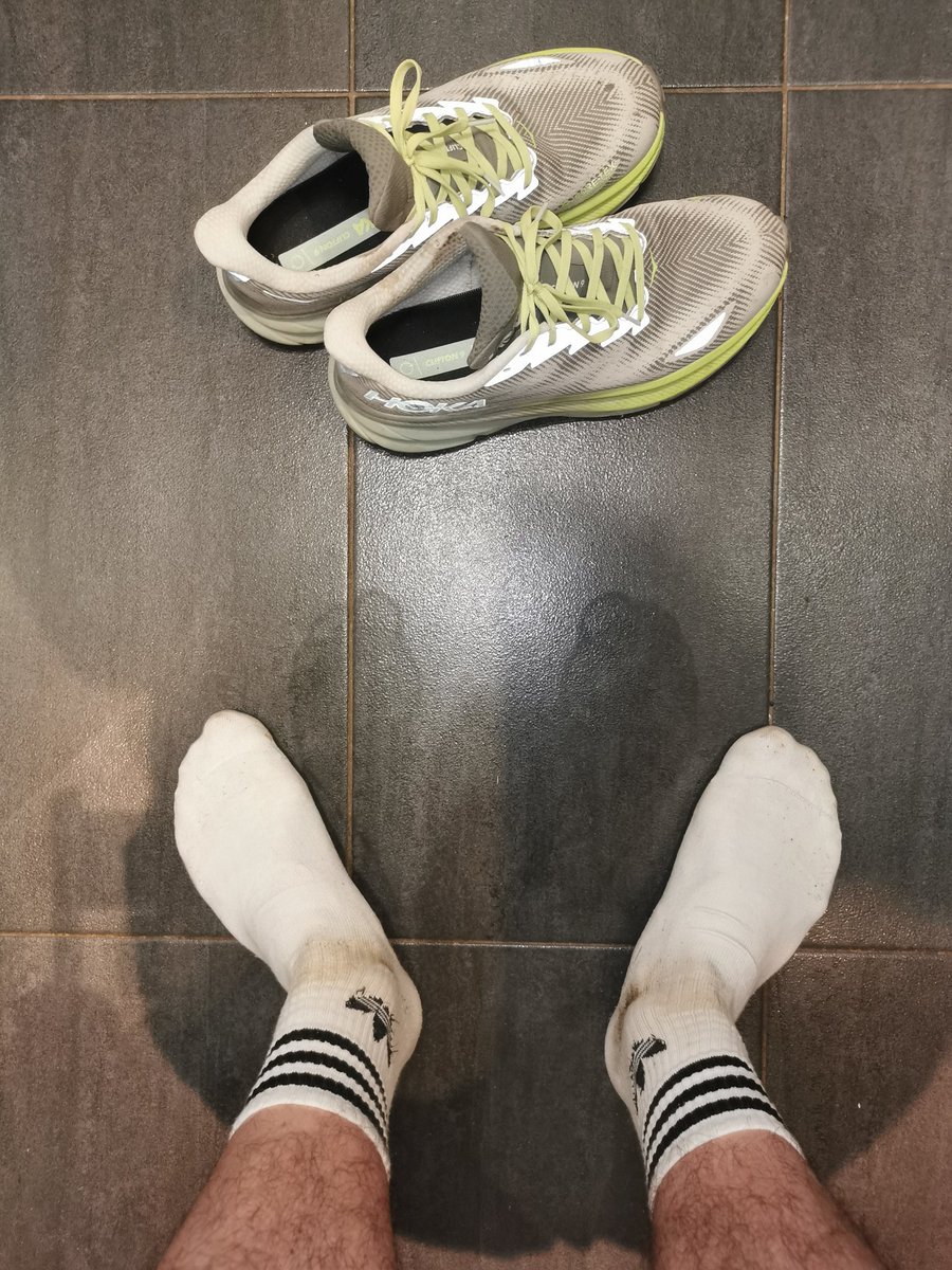 sirnary75's tweet photo. Les chaussettes après le sport 🧦 https://t.co/QmlNBAaxxJ