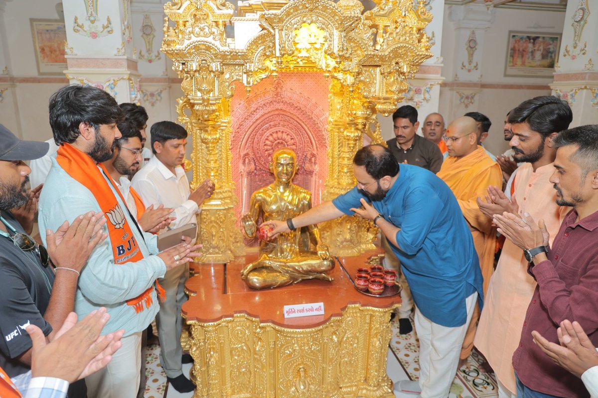 jagdishmkwana's tweet photo. બોટાદ જિલ્લાના સંગઠનાત્મક પ્રવાસ દરમિયાન સ્વામી નારાયણ મંદિર ખાતે યુવા મોરચા પ્રદેશ અધ્યક્ષશ્રી ડો. હેમાંગભાઈ જોષી એ સાથી કાર્યકર્તાઓ સાથે ભગવાન સ્વામિનારાયણની પવિત્ર લીલાભૂમિ ગઢડા ધામ સ્થિત શ્રી સ્વામિનારાયણ મંદિરમાં દર્શન કર્યા. https://t.co/wgkeQVBbzo
