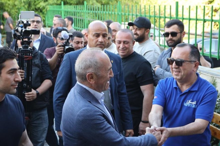 Theytellnews's tweet photo. The Armenia Alliance has called on citizens to join a rally in Yerevan’s Freedom Square on May 31 at 5:00 PM, emphasizing national unity ahead of the country’s parliamentary elections #Armenia #Elections #Yerevan #Politics #FreedomSquare #ArmeniaAlliance https://t.co/8RHTssAurc
