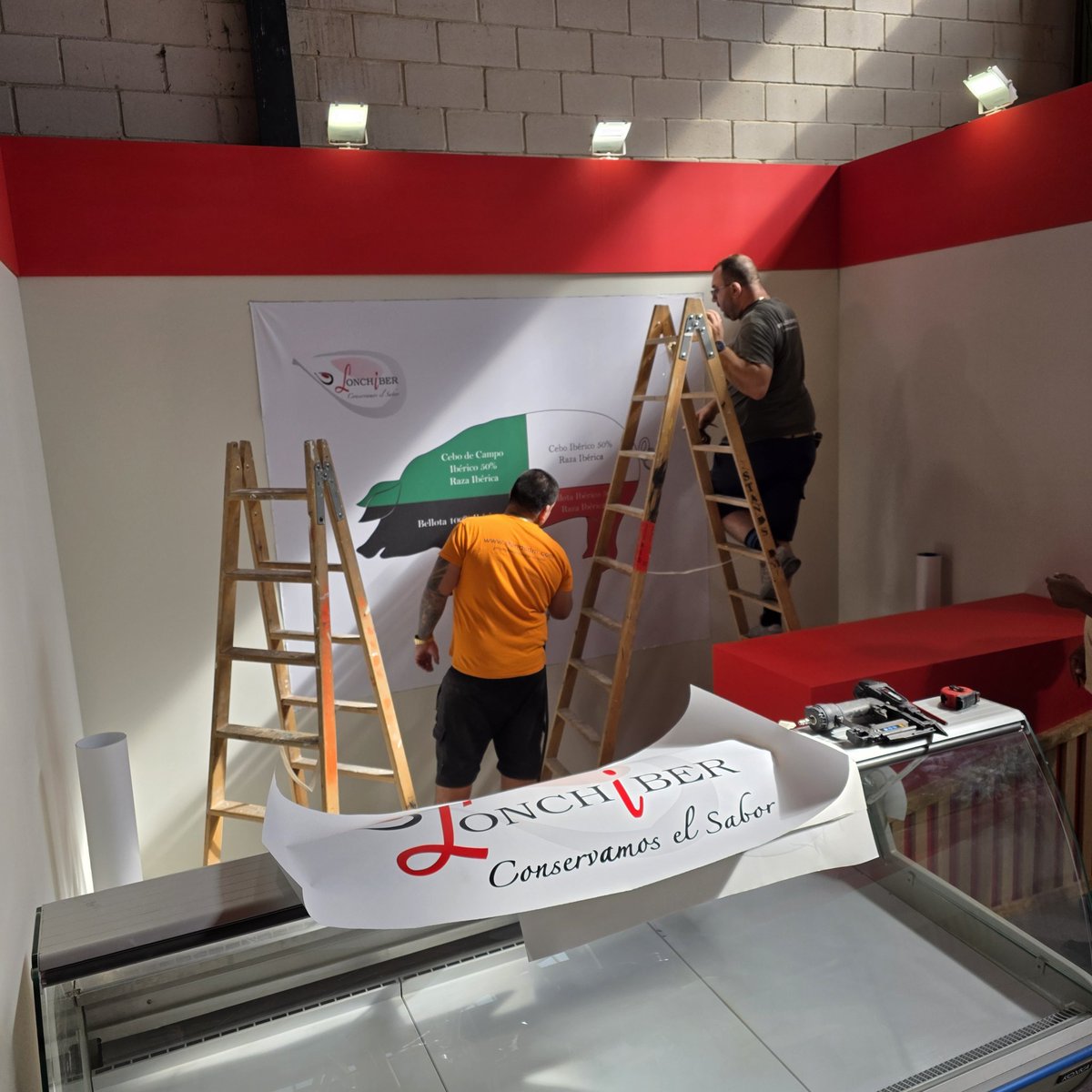 standsdmspacio's tweet photo. A falta de la rotulacion que la montaremos hoy, el stand de @lonchiber en @FICGuijuelo está preparado y listo para la entrega mañana al cliente. https://t.co/Tpum6ZGEM7