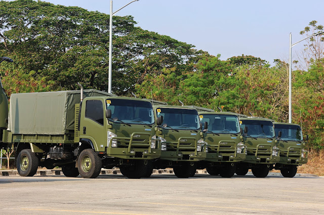 lomifo147250's tweet photo. The Philippine Army has completed its acquisition of 117 militarized Isuzu NPS 4x4 light troop carrier trucks under Project ORD-PABAC2-042-24. Delivered by F. Cura Industries and Isuzu Philippines.#PhilippineArmy #AFPModernization #MilitaryLogistics #IsuzuNPS #DefenseNews https://t.co/7ltkRt5njZ