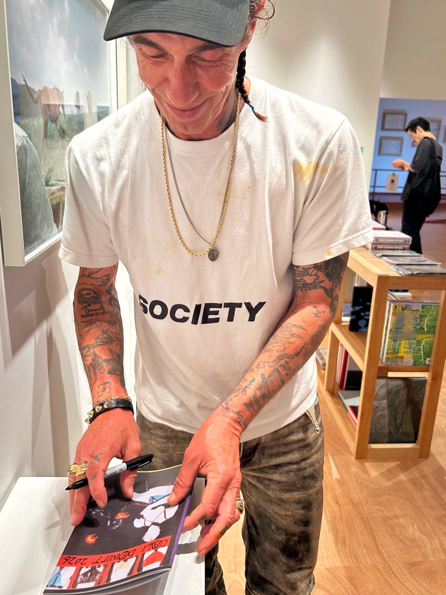 nonlecture's tweet photo. 先日Cali (@caramelbobby )さんが来店されて、@innenbooks の新作2タイトルにサイン頂きました。ありがとうございます。🙏🙏🙏 https://t.co/aUSQGPUJM4