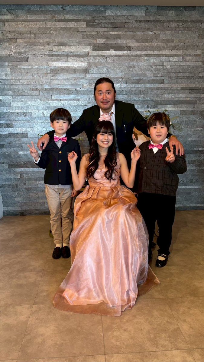 AmiTomite's tweet photo. 日曜劇場『GIFT』第８話、今夜21時〜！！！🩷
７話のこうたと青葉の結婚式、最高に幸せ空間で素敵すぎたね🩷アゲだっちゃ！

#日曜劇場ギフト https://t.co/ue2i9KM2JJ