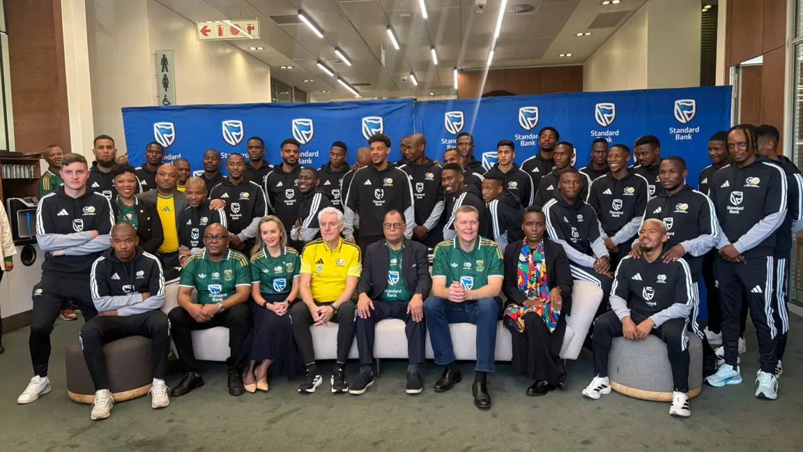 voetsekANC's tweet photo. @tebogokhaas Irvin Khoza’s Orlando Pirates couldn’t fly out this morning because of administrative visa issues. https://t.co/OjzJ7fJ9Ou
