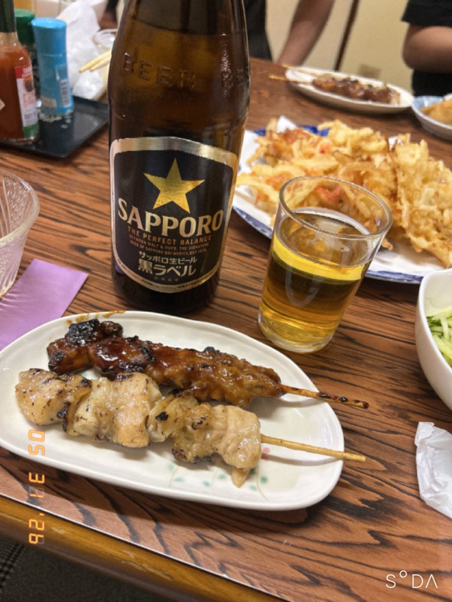 himachan_1129's tweet photo. 瓶ビールぅぅぅぅぅ
1番手前にあるねぎまを誰に押し付けようか考えてる https://t.co/TIUEpNUrPm
