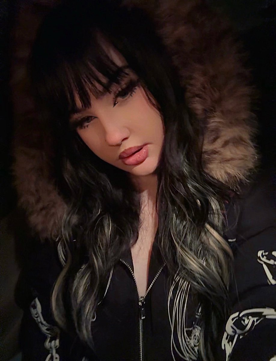 aaleighh's tweet photo. #egirltwt #gothgirls #onlyfans #egirl #cosplay #alttwt #alt https://t.co/JcKbEKqMSI