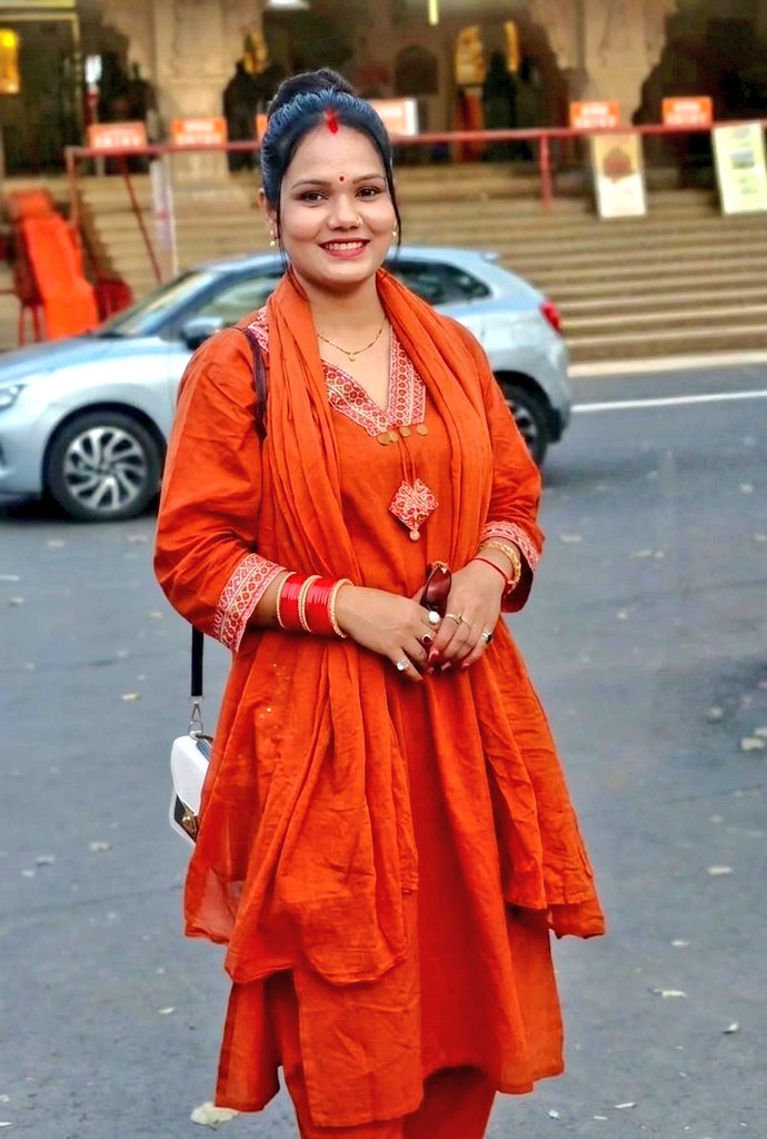surbhi neha singh tweet media