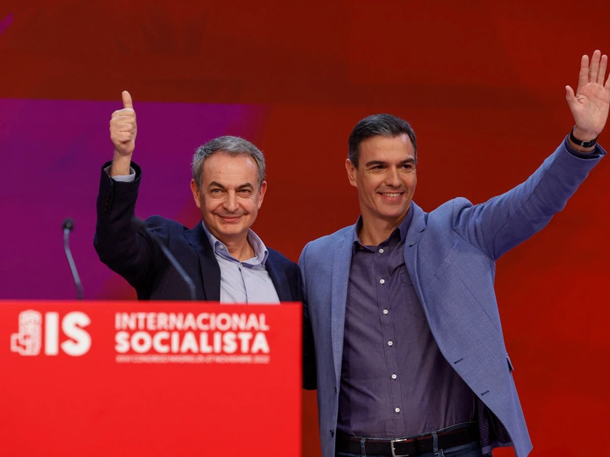roaldcs's tweet photo. 7 voordelen van het socialisme:

1. Gewichtsverlies zonder Ozempic

Onder socialisme verlies je vanzelf gewicht. Niet door discipline, maar doordat er niets in de winkel ligt.

2. Minder stress over carrière

Je hoeft niet meer na te denken over promotie, ondernemerschap of persoonlijke groei. Iedereen verdient ongeveer hetzelfde, ongeacht inzet, talent of resultaat.

3. Gratis lessen in geduld

Waarom mindfulness-apps gebruiken als je ook 3 jaar kunt wachten op een vergunning, 10 jaar op een woning en 2 uur in een rij kunt staan voor toiletpapier?

4. Een kleinere CO₂-voetafdruk

Je bezit geen auto, vliegt nooit, hebt geen vlees en de fabriek produceert toch niets. Greta zou trots op je zijn.

5. Minder keuzestress

In kapitalistische supermarkten staan 37 soorten tandpasta. Onder socialisme is er één soort. Soms.

6. Uitstekend voor je ego

Als je buurman succesvoller is dan jij, hoef je niet harder te werken. Gewoon wachten tot de staat hem corrigeert.

7. Iedereen wordt influencer

Omdat de economie niet draait, heeft iedereen eindelijk tijd om de hele dag uit te leggen waarom de economie niet draait.

Bonus:

Het grootste voordeel van socialisme is dat je na elke mislukking kunt zeggen dat het geen echt socialisme was. Dat maakt het de enige ideologie met een ingebouwde garantie op onfeilbaarheid.