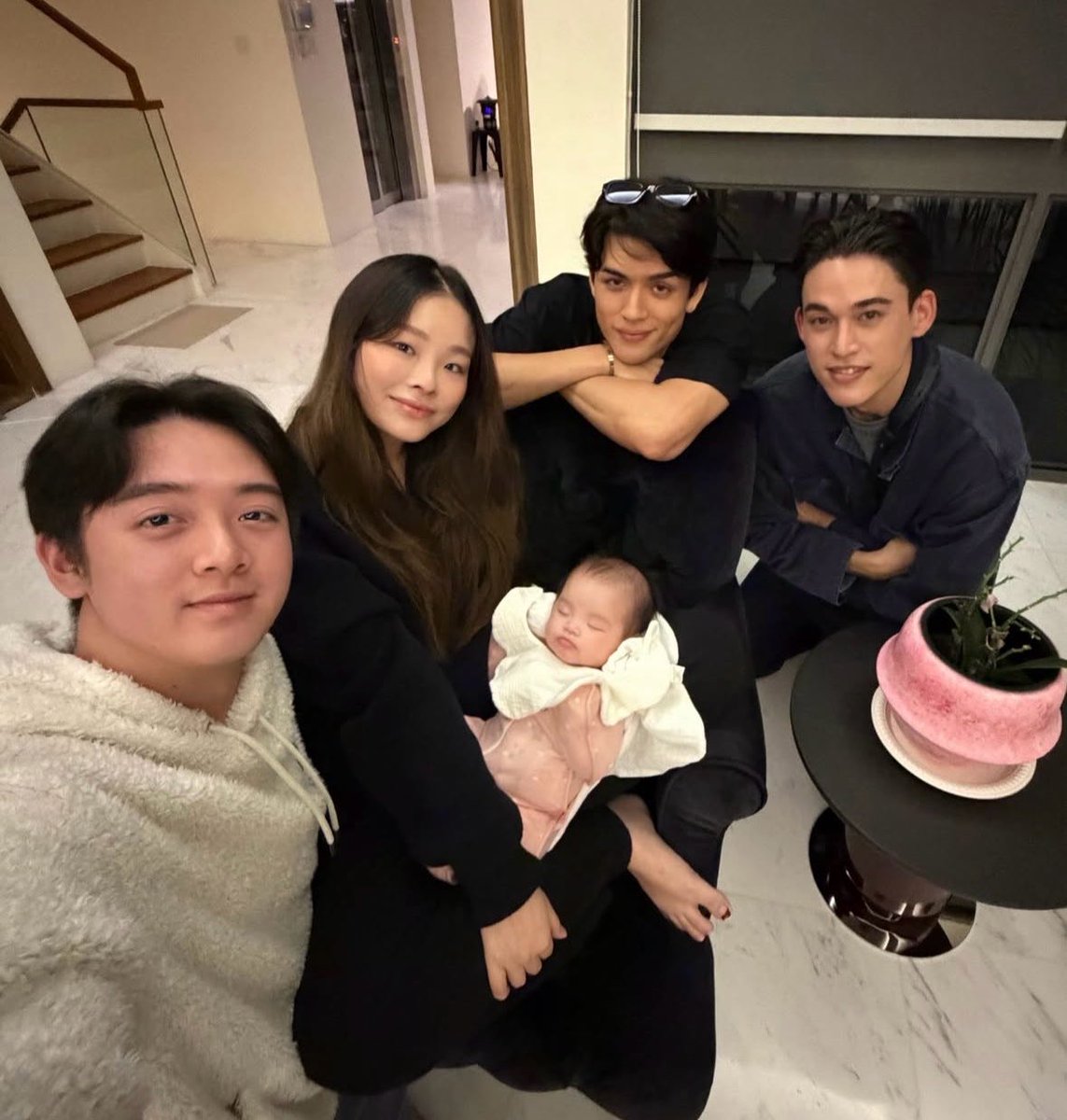 bbriea__'s tweet photo. joss bringing gawin to visit his friend’s baby
😭😭😭😭😭😭😭😭😭😭😭😭😭😭😭 https://t.co/ERPszwRX5o