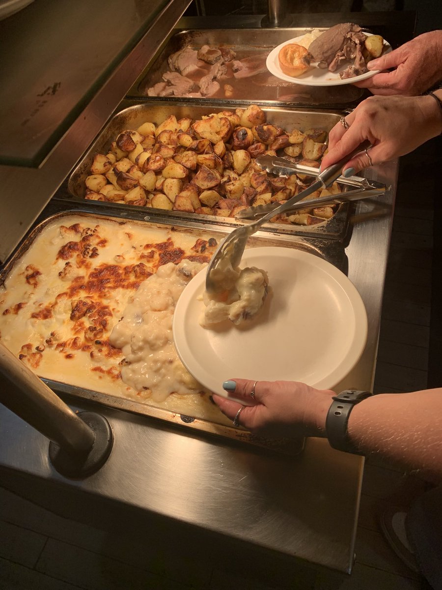 LifeshareUK's tweet photo. Wow, what a day, so busy from 7am with 126 of our friends for Breakfast and lots staying in for brews, showers etc, then our 3 course lunch and 134 feasted themselves, absolutely amazing atmosphere and brilliant volunteers and our Barber with 21 haircuts #Manchester 🐝 🩵❤️ https://t.co/dfg2krLyud