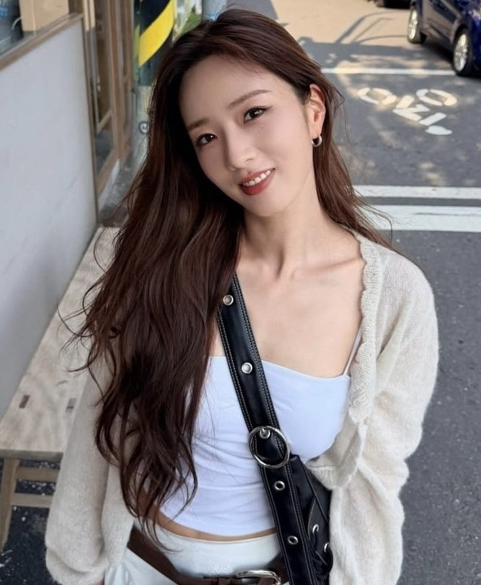 about__enhypen's tweet photo. Jungwon reveals that he became a fan of Apink's Bomi after watching the drama Queen of Tears and they were supposed to film a Tiktok challenge together but couldn't as he fell ill during that time. https://t.co/Rms1zAbwa2