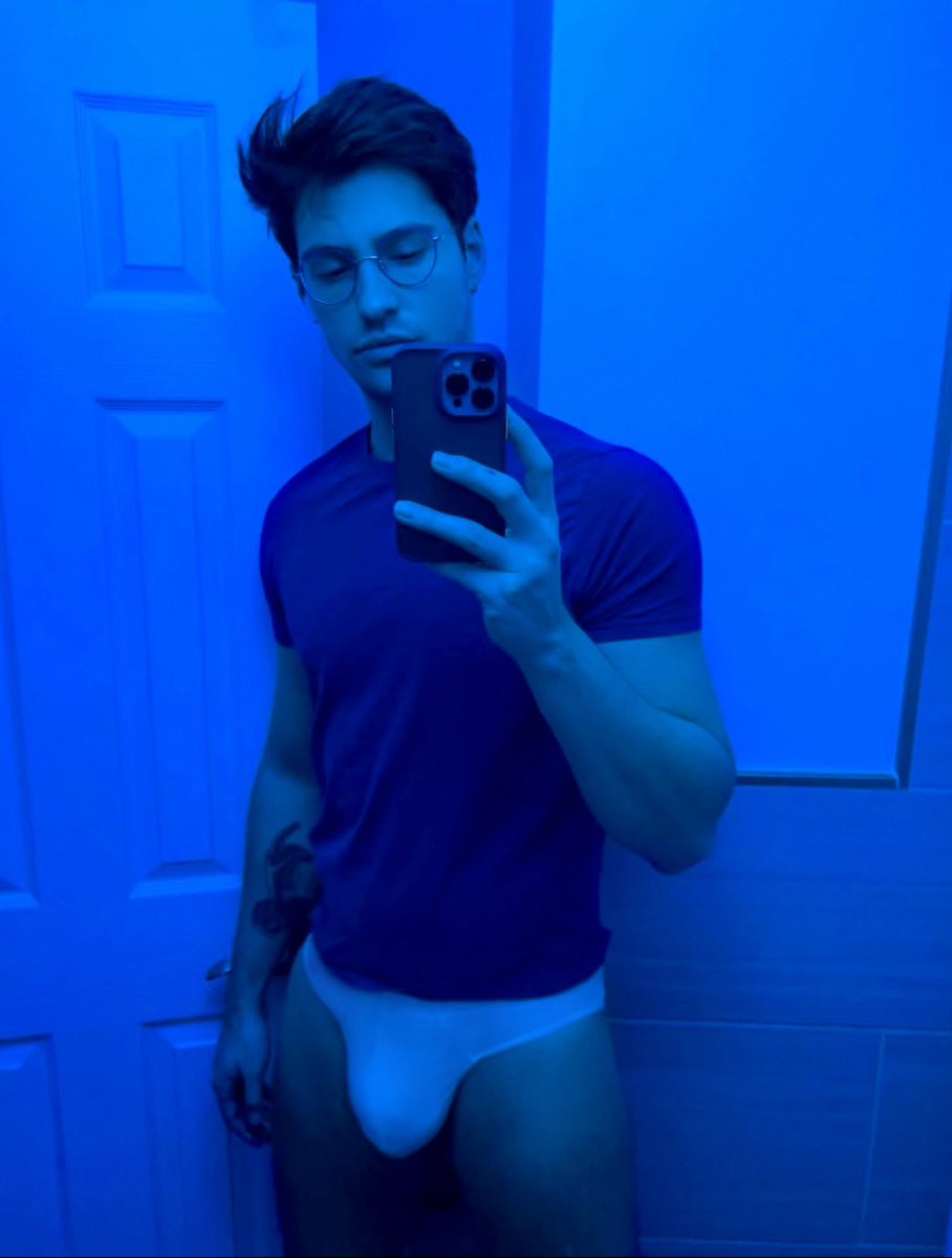 seateabe's tweet photo. Feeling blue. Send nudes 😈 https://t.co/N2DB3XZWr8