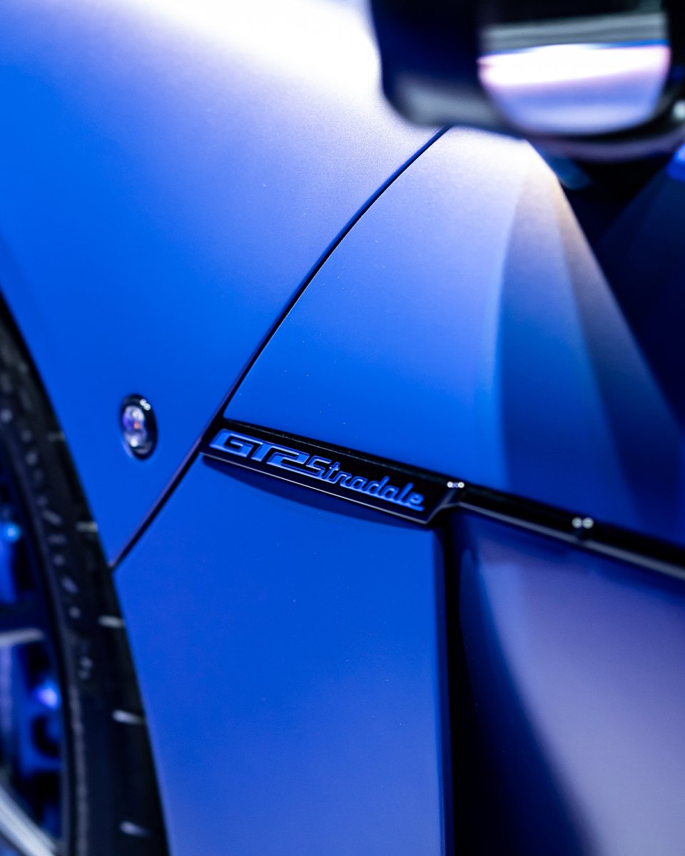 maserati_japan's tweet photo. GT2 Stradale
ヤス・マリーナに異彩を放つ
フォーリセリエのマットペイント
“デジタルオーロラ”

GT2 Stradaleについて
https://t.co/pBDNWpF6aZ

#Maserati #マセラティ #GT2Stradale #Fuoriserie #YasMarina https://t.co/B4wmVBrrE0