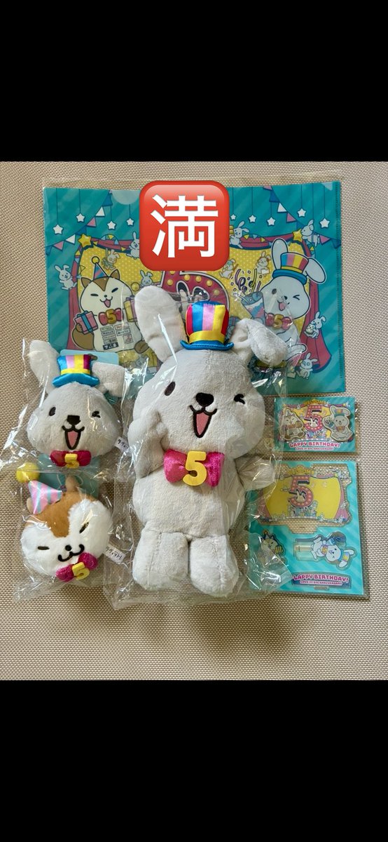 yht_aaa's tweet photo. ラヴィット！5周年記念グッズ詰め合わせが届きました🐰♡
以前のスーパーラッピー君人形以来の当選でした🎁
非売品チェキがやっぱり特別感あって、他当選者さま内でもみんな写真が違ってるんが良いです🈵　大切にします🎊
#ラヴィット https://t.co/RQ3Z5Cxe1Z