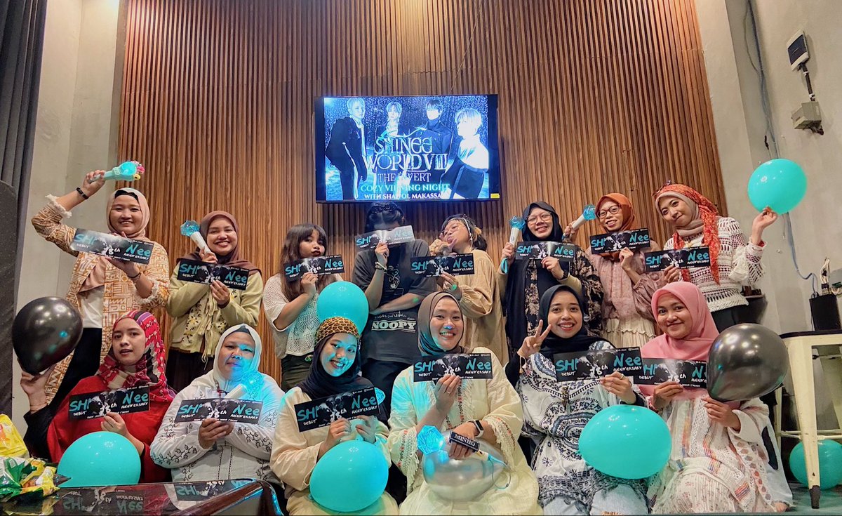 mk_shawol's tweet photo. Annyeong Areumdawols!✨
So happy, event 525 thn ini bisa Quality Time 2D1N with Shawol Makassar! We never stop to saying THANKS for always being 3K (Kreatif, Keren &amp; Kompak). Happy 18th uri @SHINee Btw our Bohemian outfit inspired by Sherlock &amp; Taemchella. #2026샤이니월드VIII🩵 https://t.co/WyQtkt4OMg
