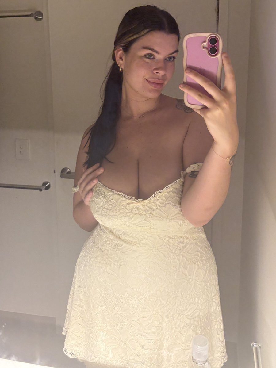 Mist1828231's tweet photo. Would you say no to this?#dmv #boobs https://t.co/syyFxGVTR8