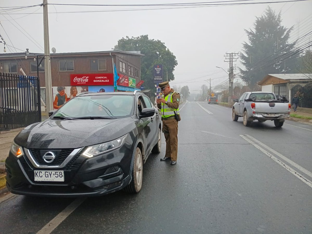 CarabNuble's tweet photo. ⚠️ Carabineros de la Tenencia #Pinto y de los retenes #Recinto y #Cato refuerzan controles y medidas preventivas por las condiciones climáticas. Se recomienda conducir con precaución y respetar las indicaciones del personal policial.
#OrdenyPatria https://t.co/2m8YTV4v7S
