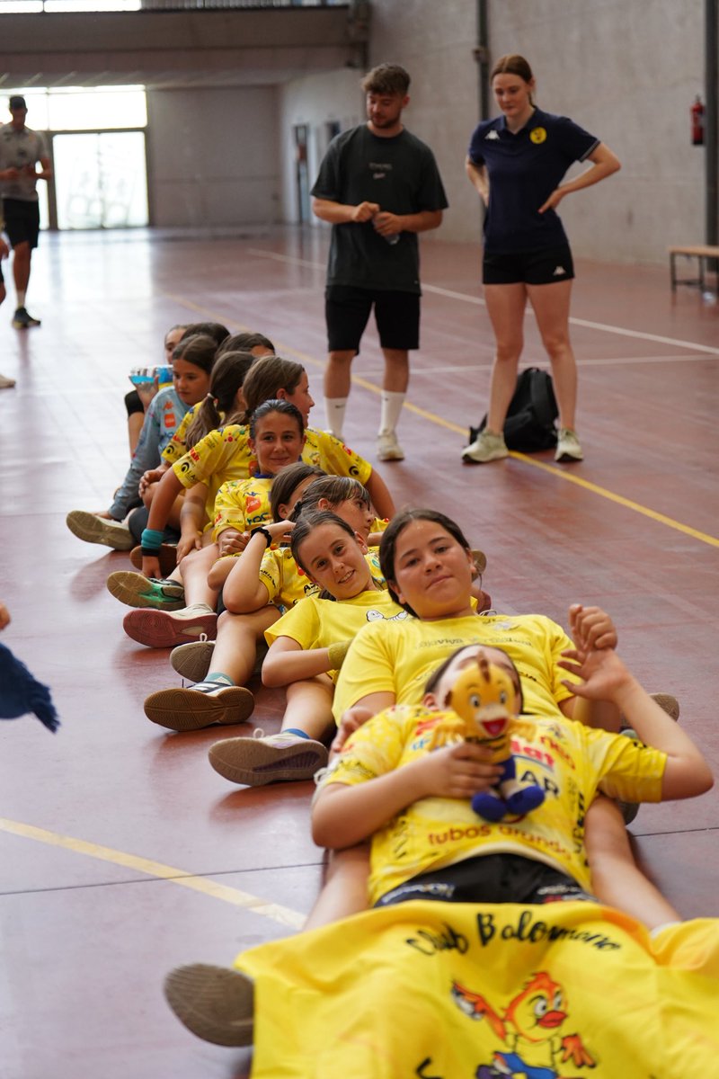 bmvillaaranda's tweet photo. 🐣 𝗖𝗔𝗡𝗧𝗘𝗥𝗔 | ¡Que sí, que nuestras chicas son 🥉 en el Campeonato Alevín de Castilla y León!
💛 ¡Gracias a tod@s por el apoyo que nos habéis brindado en un día tan mágico para la historia del club!
#IICampeonatoAlevinCyL
#LaBaseVDA https://t.co/ax5WJLb4rH