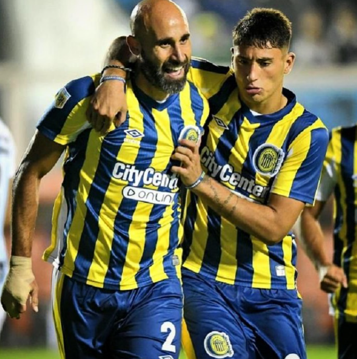 ElChachoCouchDT's tweet photo. Hoy doble despedida. Pelado gracias por dejar todo por esta camiseta, por ser tan profesional y por hacernos tan feliz. Alejo esta es tu casa, acá siempre se puede volver como lo hiciste en esat ocasión, esto es solo un hasta luego. https://t.co/HzCmFnm52d