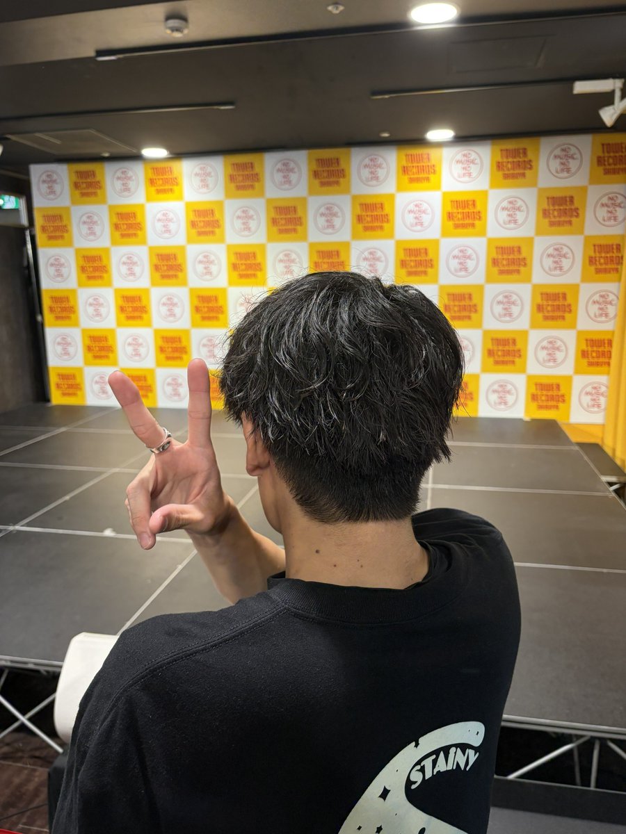 だ tweet media